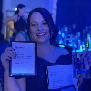 Meet your Posher, Cara